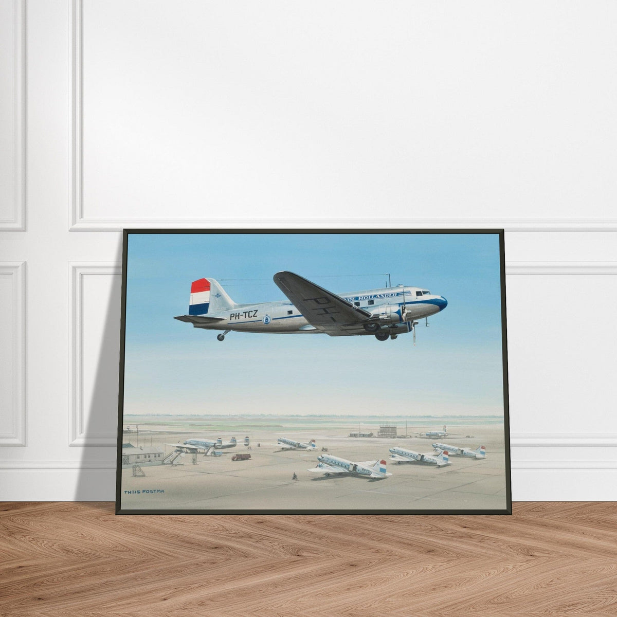 Thijs Postma - Poster - Douglas DC-3 KLM PH-TCZ Low Pass - Metal Frame Poster - Metal Frame TP Aviation Art 