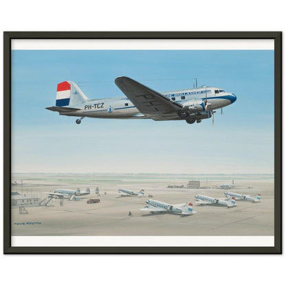 Thijs Postma - Poster - Douglas DC-3 KLM PH-TCZ Low Pass - Metal Frame Poster - Metal Frame TP Aviation Art 40x50 cm / 16x20″ Black 