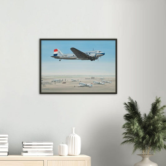 Thijs Postma - Poster - Douglas DC-3 KLM PH-TCZ Low Pass - Metal Frame Poster - Metal Frame TP Aviation Art 