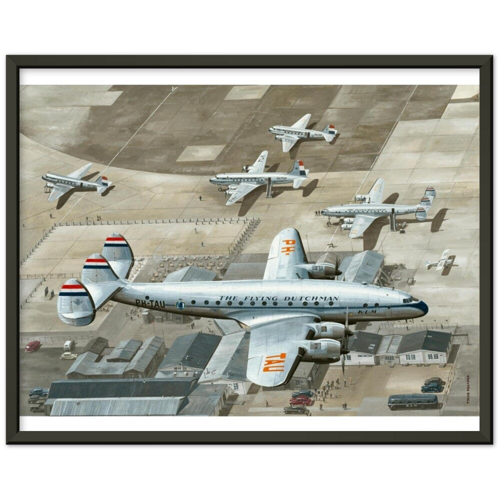 Thijs Postma - Poster - Lockheed L-049 Constellation PH-TAU Low Pass Schiphol 1947 - Metal Frame Poster - Metal Frame TP Aviation Art 40x50 cm / 16x20″ Black 